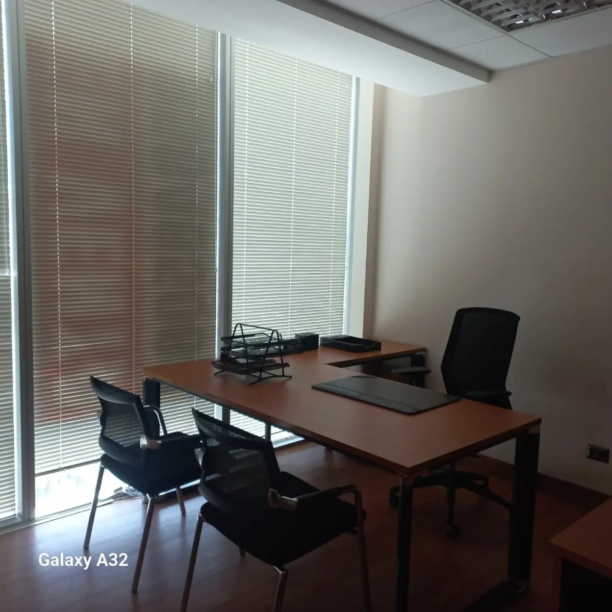 Se Vende Céntrica Oficina En La Av Libertad — foto 3 de 9